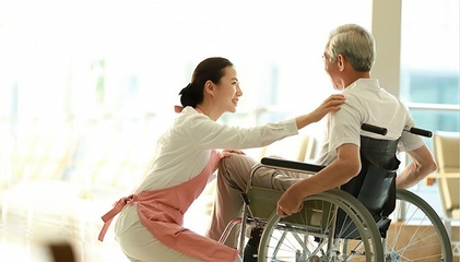 银发潮来袭！重庆社区养老服务新样本引领万亿市场建设路径